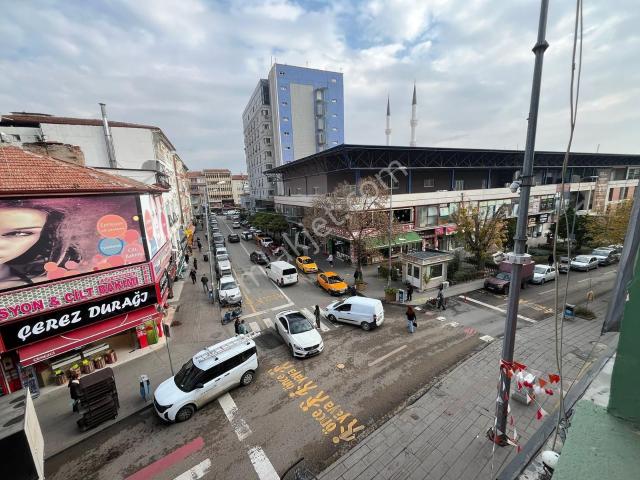 Zafer Caddesinde 2.katta 130 M2 İşyeri Ofis