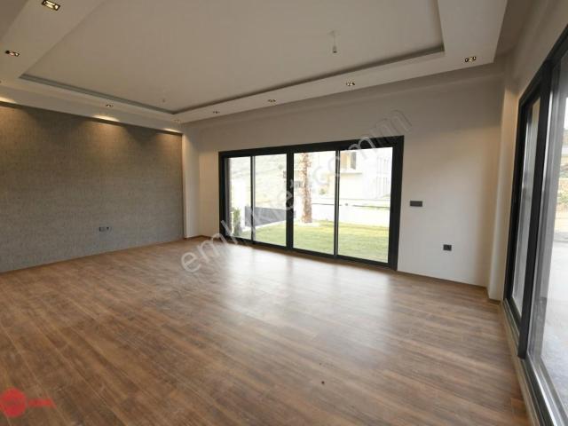 Zafer Mahallesinde 3+1 204 M2 Satılık Villa