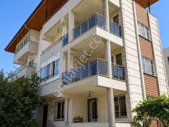 Zafer Mahallesinde 4 Katlı Komple Kiralık Bina