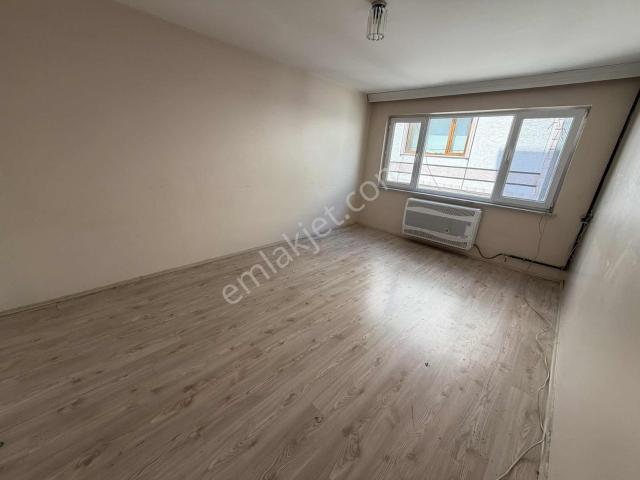 Zafer Mahallesinde Ara Kat 1+1 Kiralık Daire