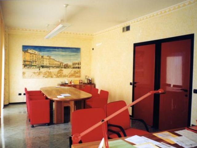 ZAI BELLISSIMO UFFICIO direzionale A/10, di 100 MQ. VENDO, ADIACENTE PALAZZO BAULI e Centro Commerciale ADIGEO