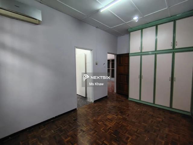 在Pasir Gudang 和 新山的中间，去哪里都方便 Taman Rinting @ Jalan Beringin 双层排楼 24×75 保安区️