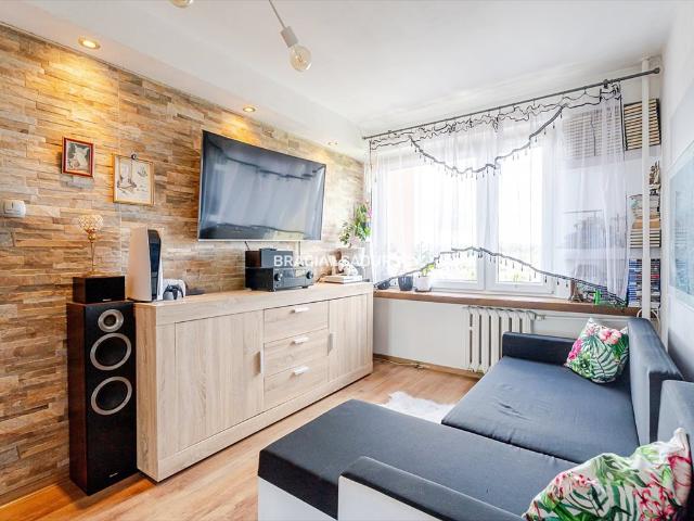 Zapraszam do 64 m² mieszkania z potencjałem na ul. Walerego Sławka