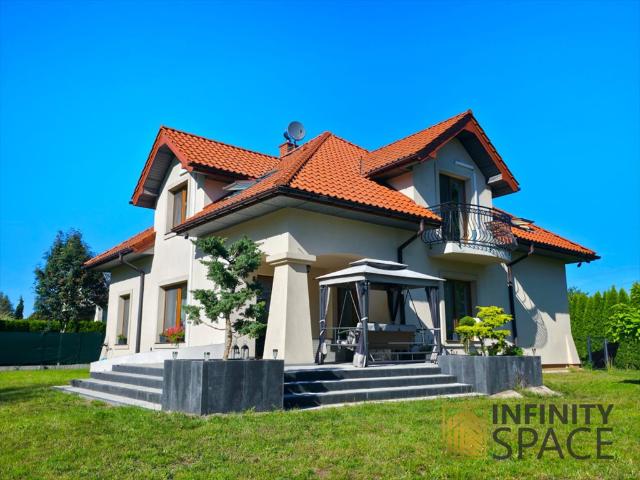 Polecam komfortowy dom 313 m² z garażem i fotowoltaiką