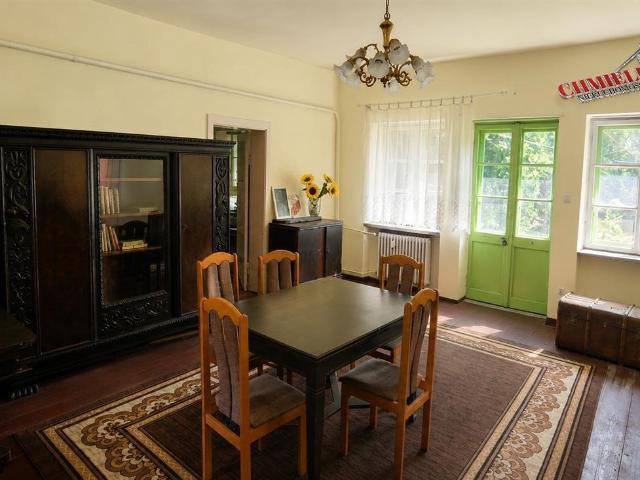 Przestronny przedwojenny apartament z ogrodem