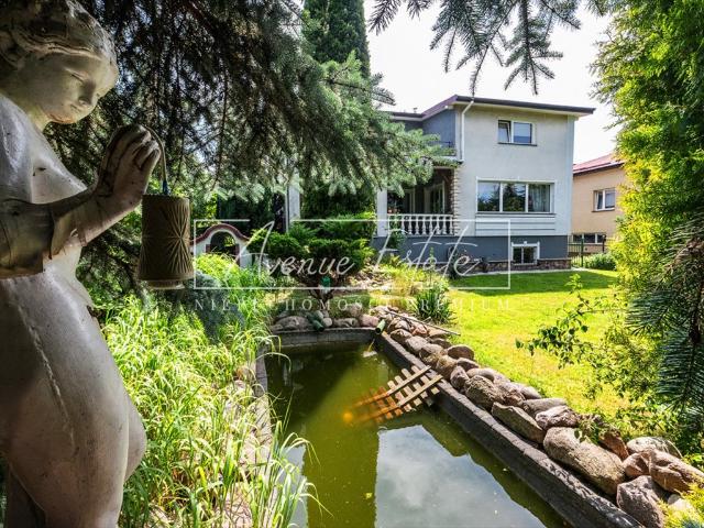 Zapraszam do obejrzenia domu 404 m² z ogrodem i tarasami w Bemowie