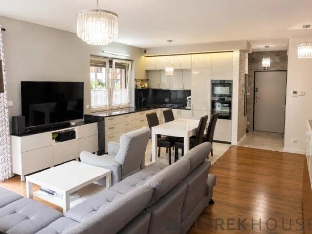 Zapraszam do przestronnego 4 pokojowego mieszkania 167 m² w Wesołej