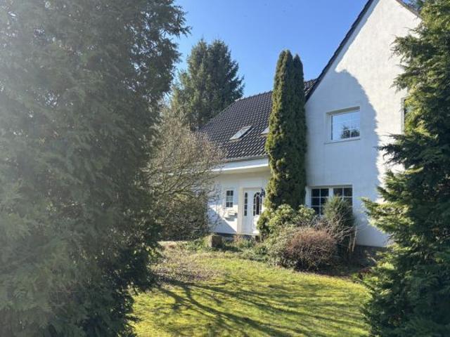 Zauberhafte Doppelhaushälfte mit Wintergarten, Kamin und Garten – Wohnen in ruhiger Bestlage