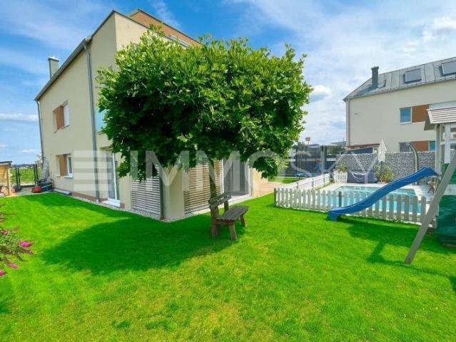 Zauberhaftes Eigenheim mit Garten und Pool elegant und zeitlos!
