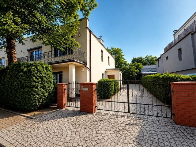 Zdrojowa 220 m², Wrocław