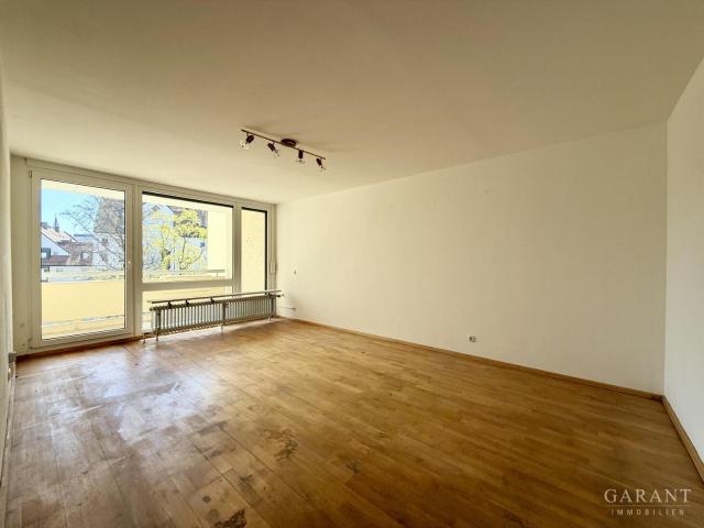 Zentral gelegen mit Potenzial 2 Zimmer Wohnung mit Südbalkon
