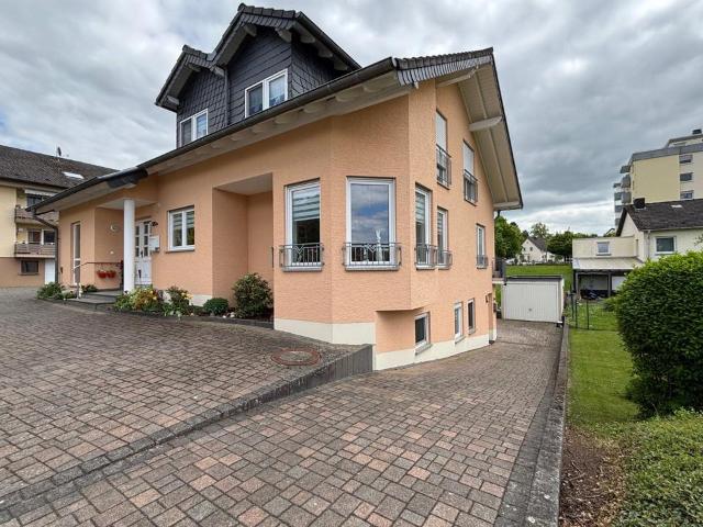 zentral gelegene Erdgeschosswohnung mit Terrasse und Garage