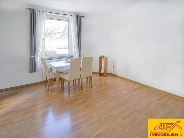 Zentral gelegene, kleine Wohnung mit Einbauküche!
