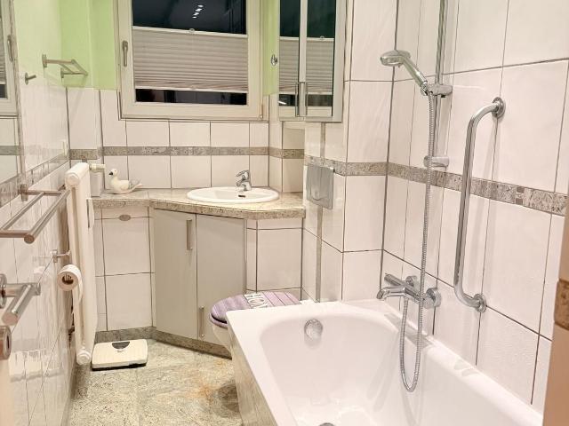 Zentral gelegene Wohnung im sonnigen Mariendorf, Berlin Amsterdam Apartments for Rent