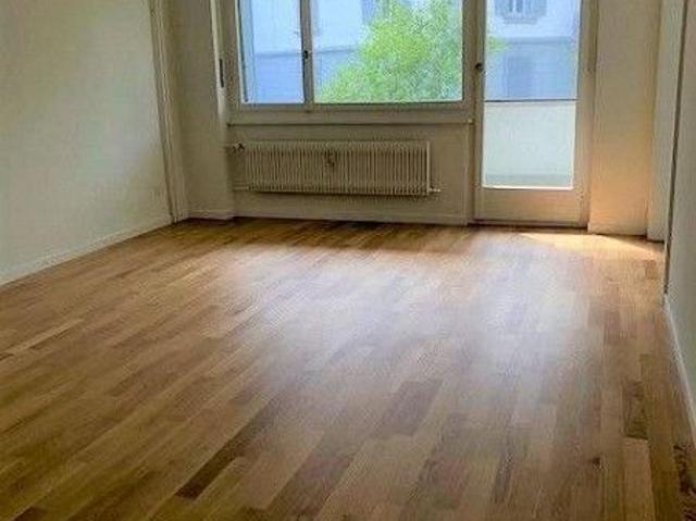 Zentral gelegene 2.5 ZW à 49m² im EG