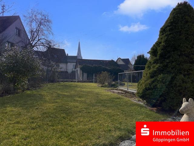 Zentral gelegenes Doppelhaus mit großem Garten und viel Platz für die ganze Familie!