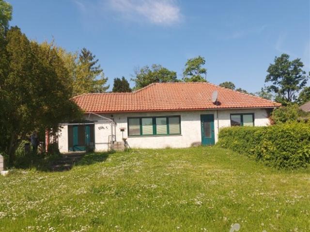 Zentral gelegener Bungalow mit großem, teilbarem Grundstück