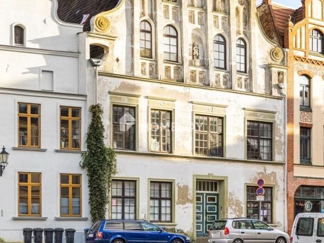Zentral in Altstadt: schickes & ehrwürdiges MFH mit 6 WE in Altbau Ensemble | Gut vermietet