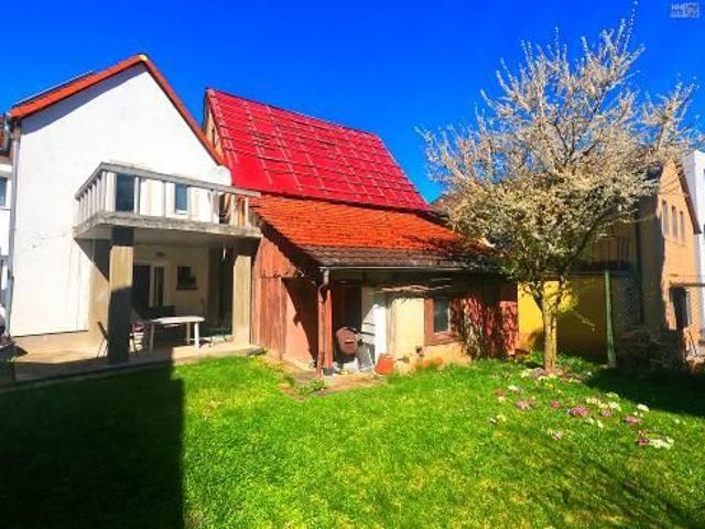Zentral in Scharnhausen: Grundstück mit Scheune zum Ausbau