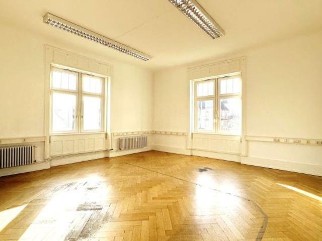 Zentral. Stilvoll. Besonders. Bürofläche im Denkmalobjekt mit Aufzug ab sofort