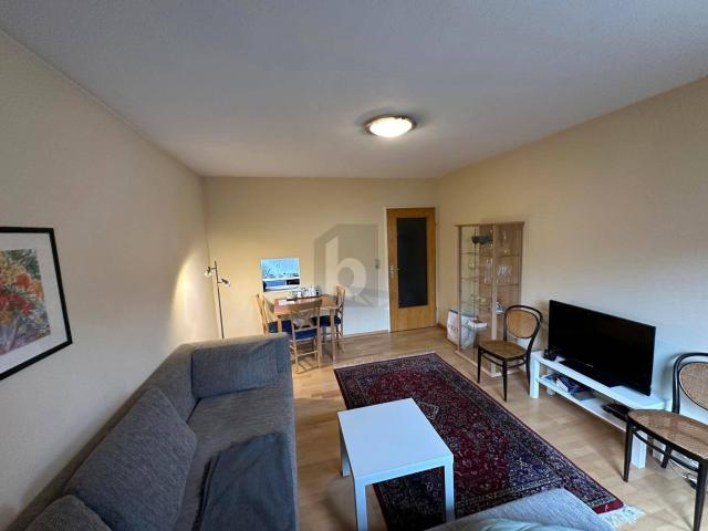 ZENTRAL UND DENNOCH RUHIG: LICHTDURCHFLUTETE 2 ZIMMER WOHNUNG MIT XXL GARAGE IN TOP LAGE