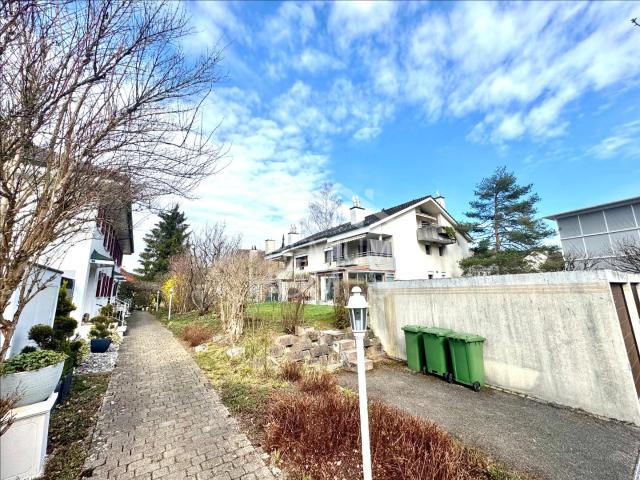 Zentrale 4.5 Zimmer Wohnung mit Balkon und Garage
