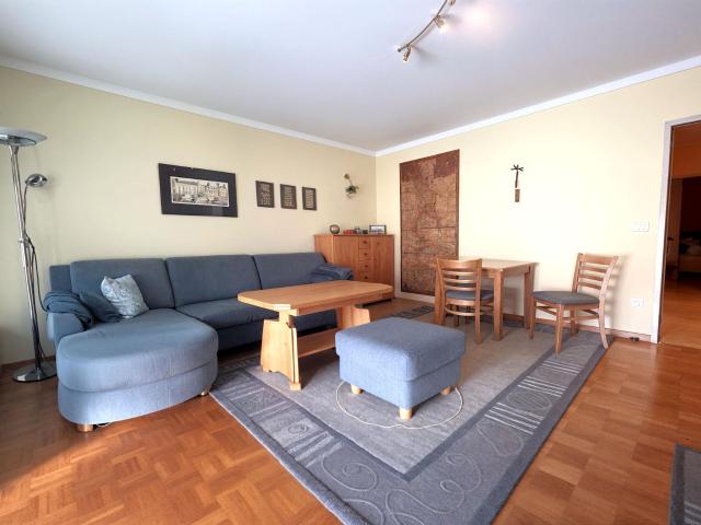 Zentrale 2 Zimmer Wohnung mit Loggia