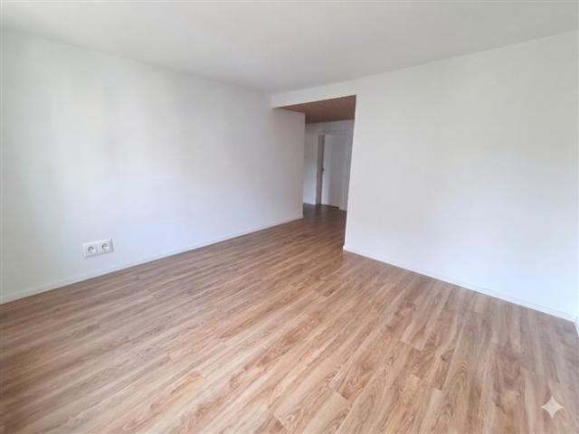 Zentrale 3 Zimmer Wohnung frisch gestrichen & neuer Bodenbelag
