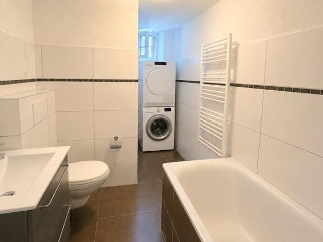 Zentrale 3.5 Zimmer Wohnung im Hochparterre mit grossem Balkon