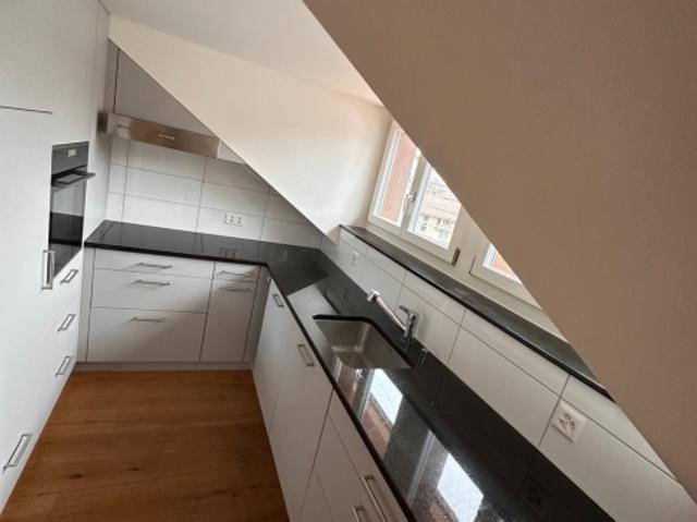 Zentrale und moderne 2.5 ZW im DG