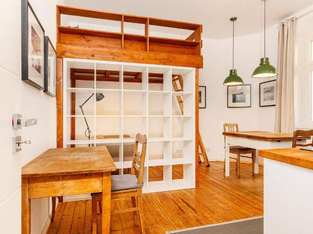 zentrale und ruhige Altbau Wohnung in Mitte Gesundbrunnen, 33qm