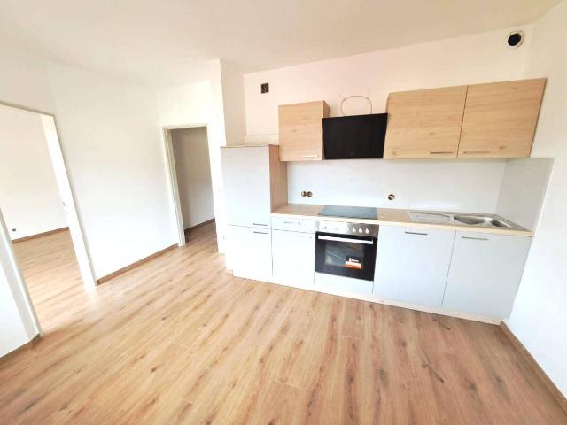 Zentrale Single Wohnung mit großer Loggia