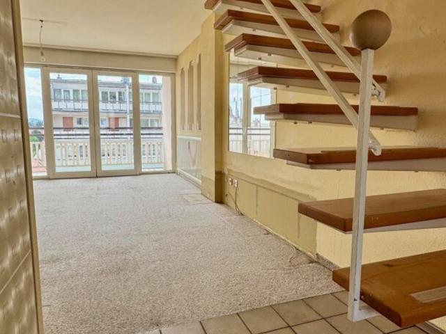 Zentrum: Helle 5 Zimmer Wohnung ca. 96m² und 20m² Balkon Nähe Steinertor mit Stadt /Kreuzbergblick