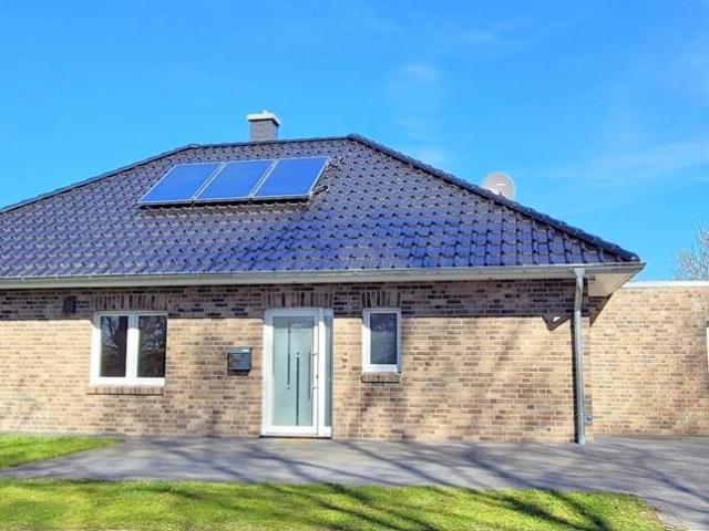 Zentrum! Junger Bungalow, KfW 55 Energie mit Garage, Kaminofen, EBK. Kleines Grundstück.