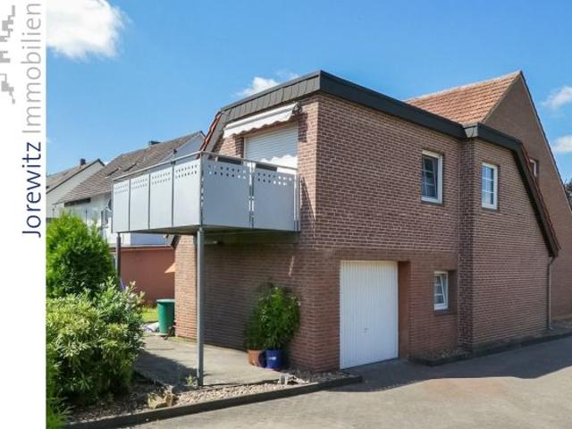 Zentrumsnah in Herford: Zweifamilienhaus mit Garage und schönem Grundstück