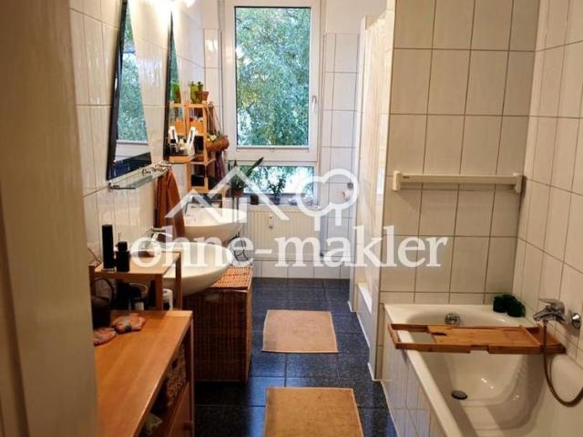 Zentrumsnahe großzügige 3 Zimmer Altbauwohnung mit Balkon