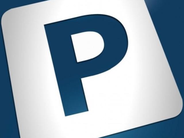 Zentrumsnahe Einstellhallenplätze in privaten Parkhausebenen.