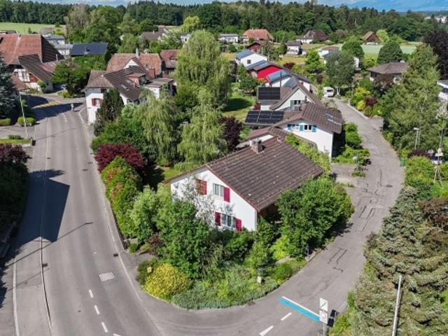 Zentrumsnahes Potenzial Ausbaubares 5 Zimmer Einfamilienhaus mit grosszügigem Garten