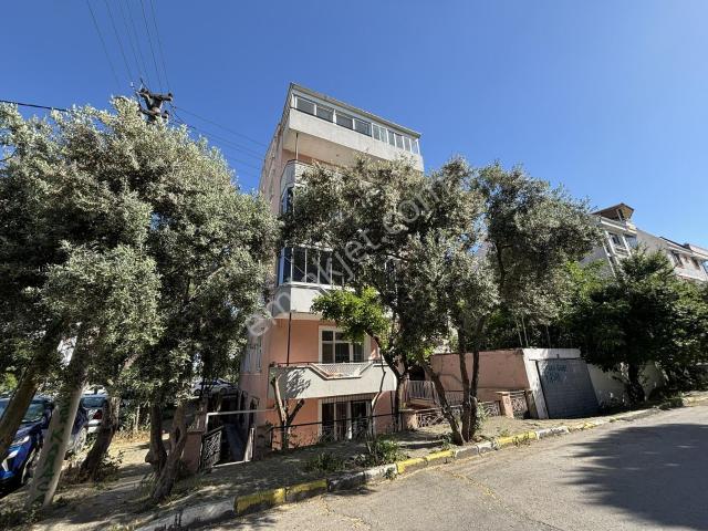 Zenith Real Estate Plevne Mh. Eser Cd. Kiralık 3+1 Daire