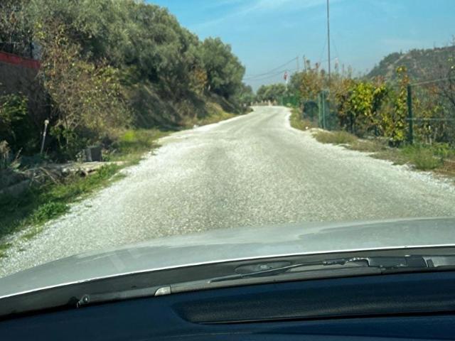 Zeahmet te satılık hobi bahçesi 900m2 tel örgülü yol kenarı