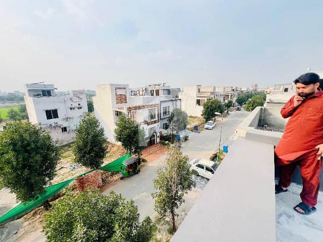 ZEEE Marketinf Offers Corner 70 Rod Near To Park & Mosque In The Hub Of DHA Phase 8 T Block Available