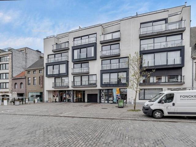 Zeer modern appartement met autolift en mooi verzicht op de markt in Deinze