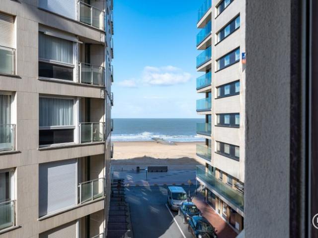 Zeer mooi gerenoveerd appartement met 3 slaapkamers te Knok