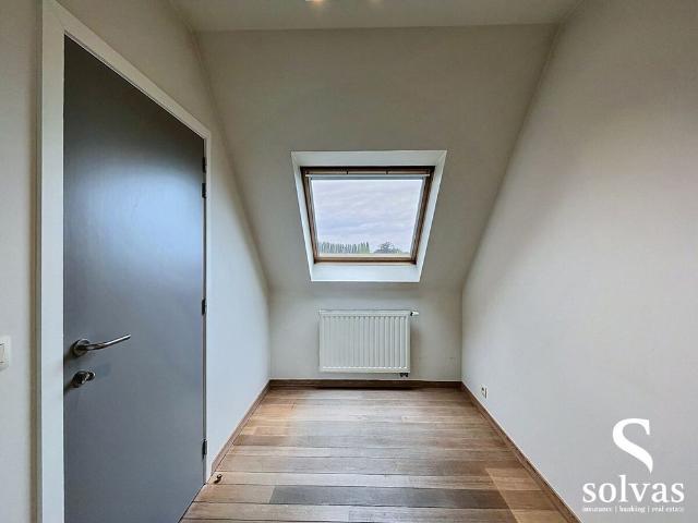 Zéér mooi en ruim appartement te huur in centrum Waarschoot