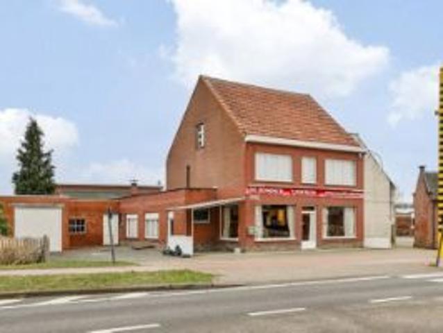Zeer centraal gelegen handelshuis