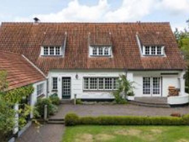 Zeer charmante gezinswoning op ca. 1.116m²