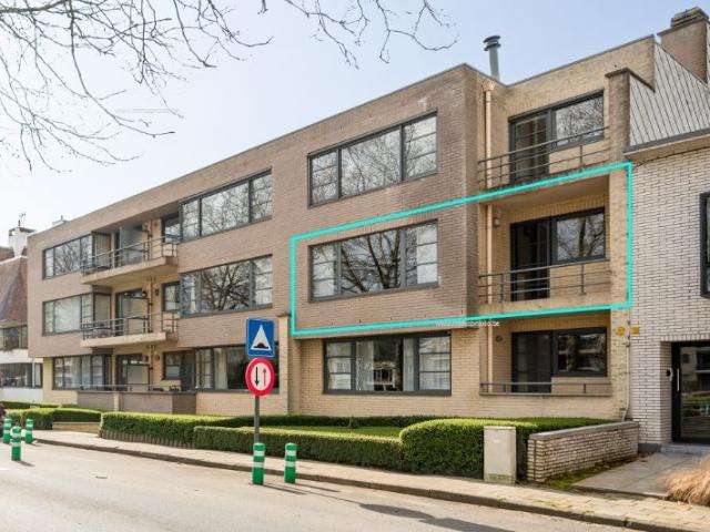 Zéér gunstig gelegen appartement op 1eV met 2 SLK, 2 terrassen, garage en een prachtig zicht op de vaart
