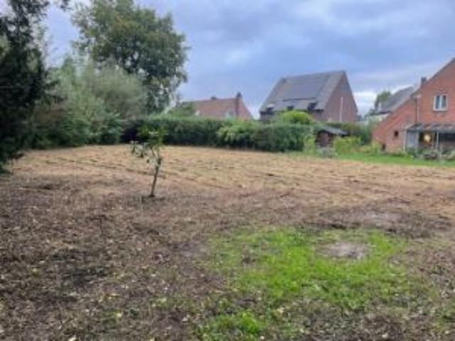Zeer gunstig gelegen perceel grond in residentiële wijk t.
