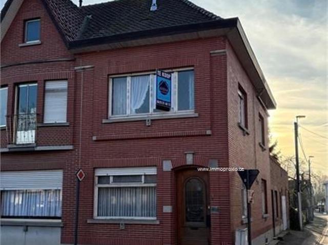 ZEER GOED GELEGEN WONING IN OMGEVING VAN WINKELS