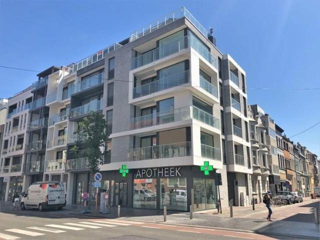 Zeer goed gelegen duplex appartement met ruime terrassen in